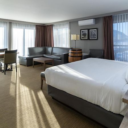 Hotel Rive Gauche Beloeil Exterior photo
