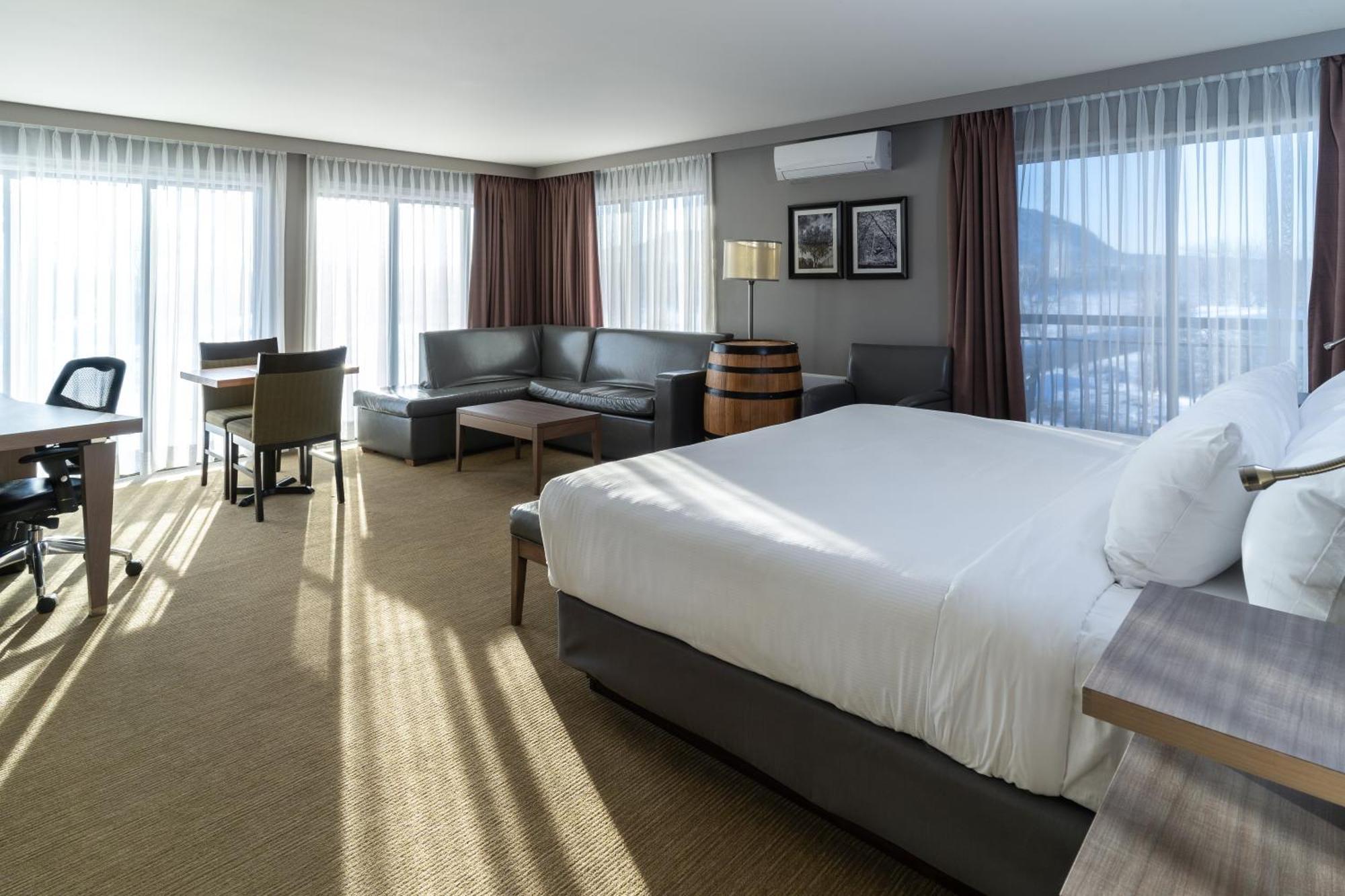 Hotel Rive Gauche Beloeil Exterior photo