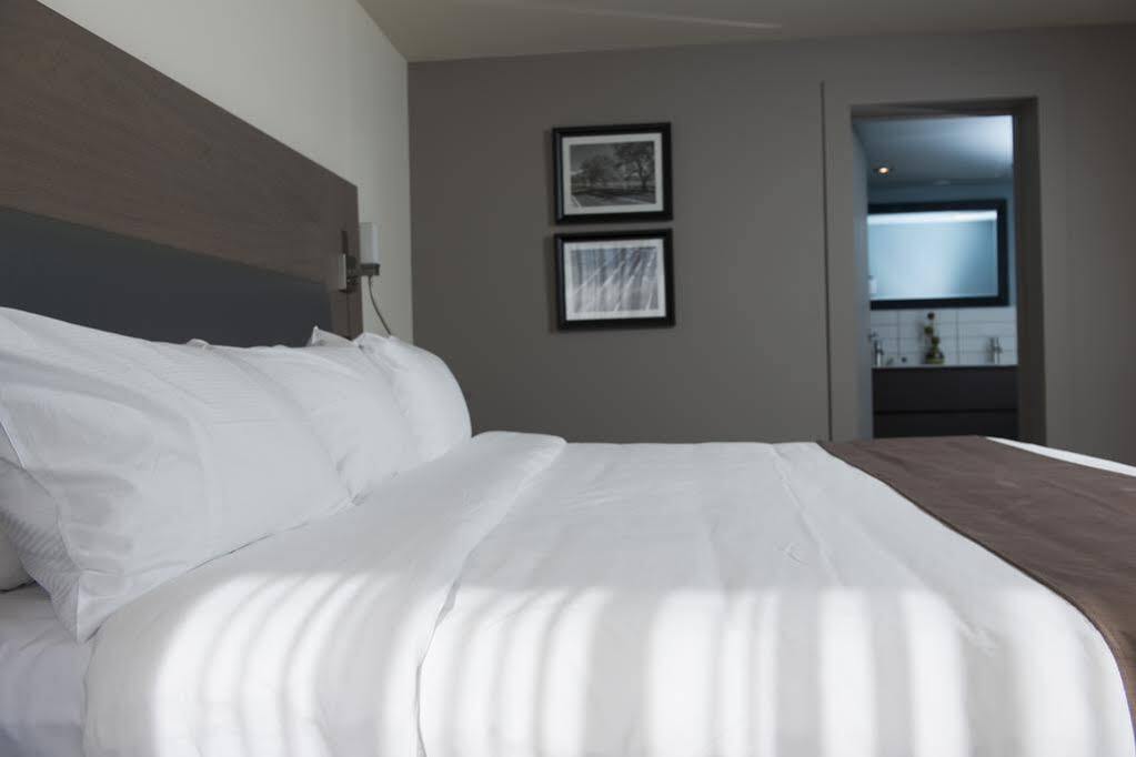 Hotel Rive Gauche Beloeil Exterior photo